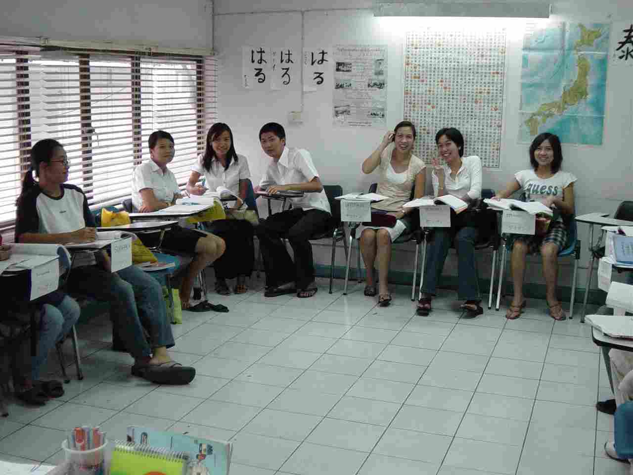 บรรยากาศการเรียนในห้องเรียนของโรงเรียนส่งเสริมภาษาญี่ปุ่นรามคำแหง